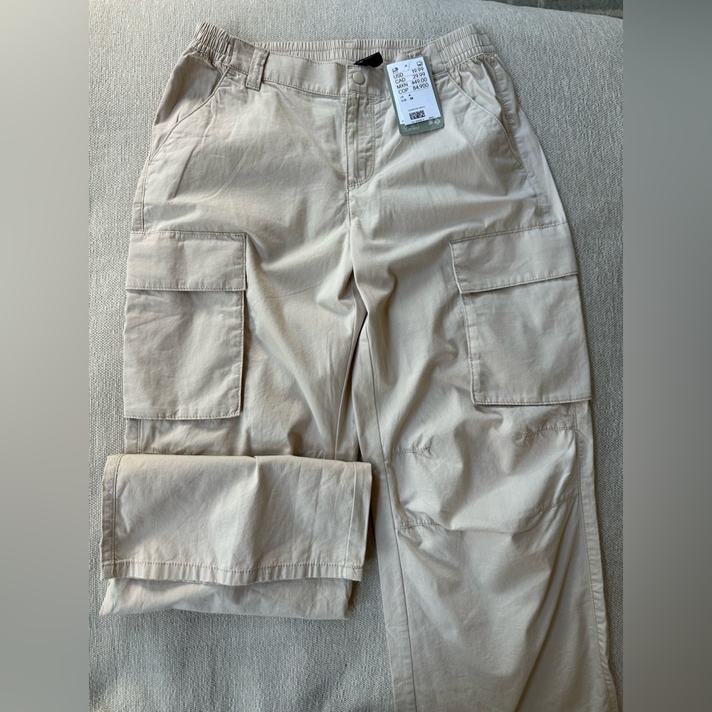 H&M tan cargo pants size 6 tan